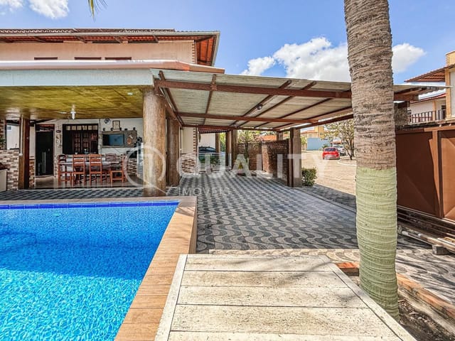 Casa com 212m² 4 quartos e 5 banheiros, à venda, no bairro Centro em Eusébio