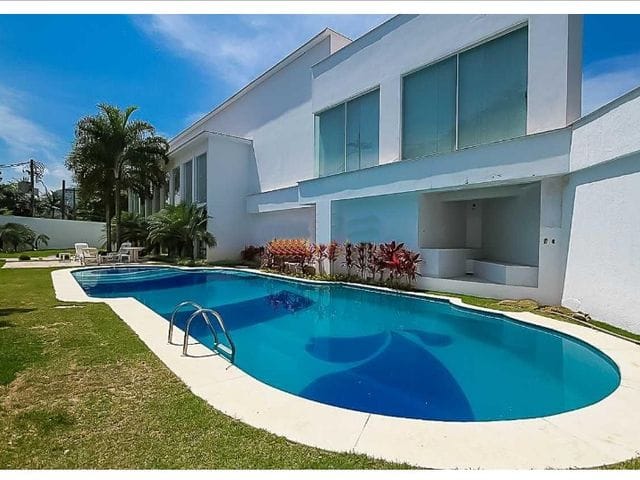 Casa com 700m² 5 quartos e 6 banheiros, à venda, no bairro Barra da Tijuca em Rio de Janeiro
