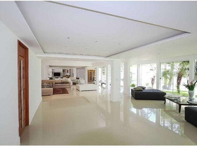 Casa com 700m² 5 quartos e 6 banheiros, à venda, no bairro Barra da Tijuca em Rio de Janeiro