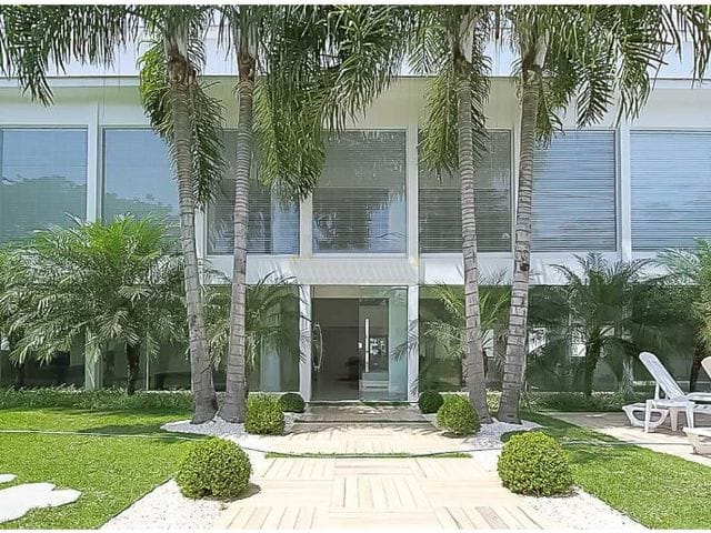 Casa com 700m² 5 quartos e 6 banheiros, à venda, no bairro Barra da Tijuca em Rio de Janeiro