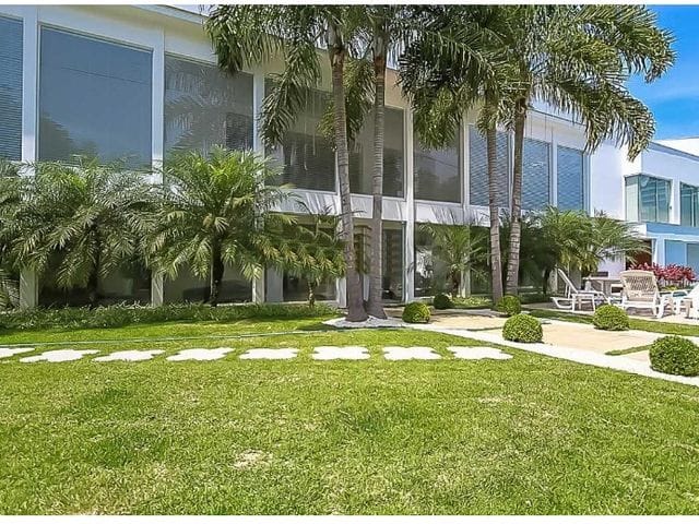 Casa com 700m² 5 quartos e 6 banheiros, à venda, no bairro Barra da Tijuca em Rio de Janeiro