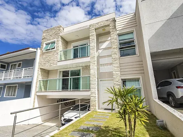 Casa com 235m² 3 quartos e 4 banheiros, à venda, no bairro Pilarzinho em Curitiba