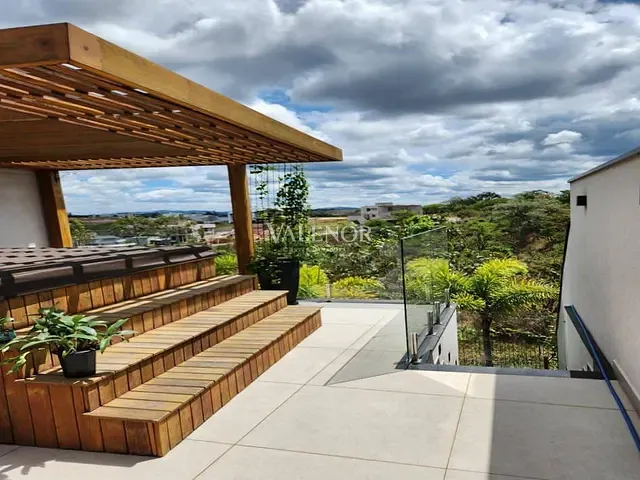 Casa com 483m² 4 quartos e 6 banheiros, à venda, no bairro Loteamento Residencial e Comercial Horto Florestal em Jundiaí