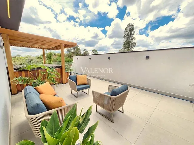 Casa com 483m² 4 quartos e 6 banheiros, à venda, no bairro Loteamento Residencial e Comercial Horto Florestal em Jundiaí