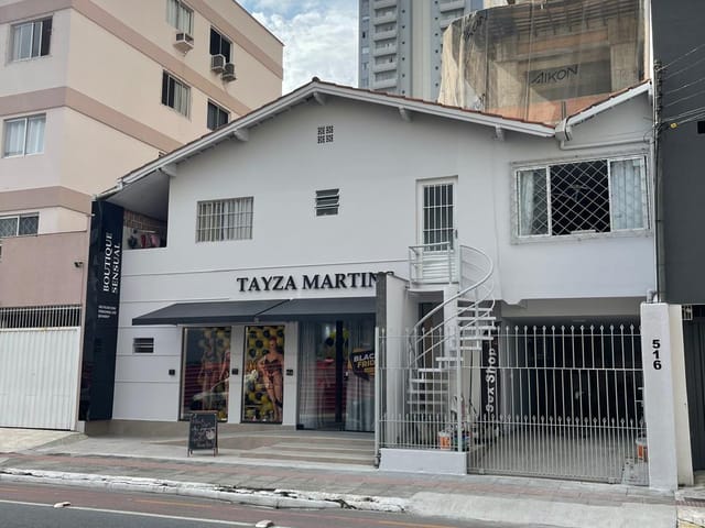 Casa com 117m², à venda, no bairro Centro em Balneário Camboriú