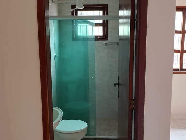 Casa 2 quartos e 4 banheiros, à venda, no bairro Village Sol e Mar em Rio das Ostras