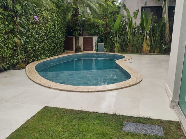 Casa 3 quartos e 5 banheiros, à venda, no bairro Praia do Estaleirinho em Balneário Camboriú