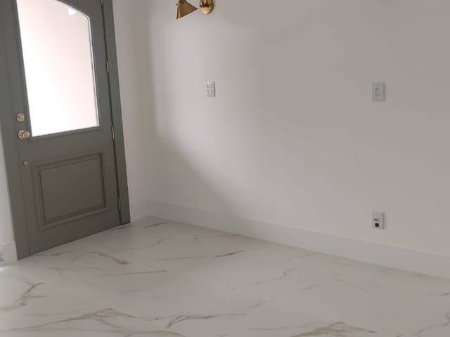 Casa 3 quartos e 5 banheiros, à venda, no bairro Praia do Estaleirinho em Balneário Camboriú