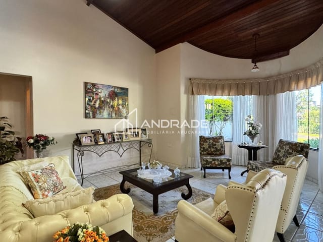 Casa com 650m² 6 quartos e 3 banheiros, à venda, no bairro Jardim Menegazzo em Apucarana