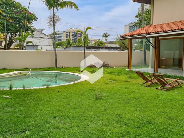 Casa com 600m² 5 quartos e 8 banheiros, à venda, no bairro Barra da Tijuca em Rio de Janeiro