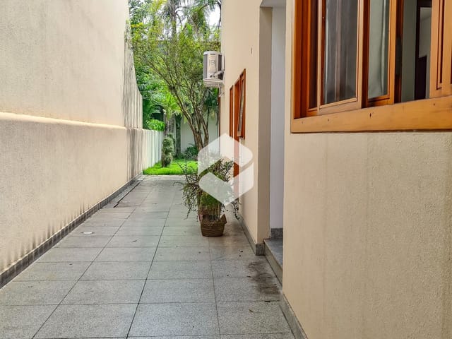 Casa com 600m² 5 quartos e 8 banheiros, à venda, no bairro Barra da Tijuca em Rio de Janeiro