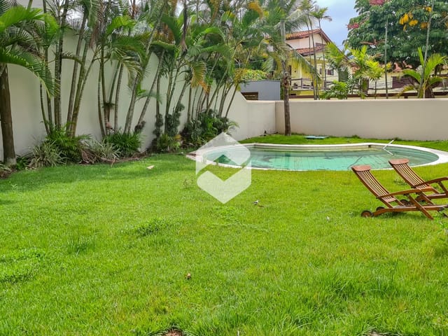 Casa com 600m² 5 quartos e 8 banheiros, à venda, no bairro Barra da Tijuca em Rio de Janeiro