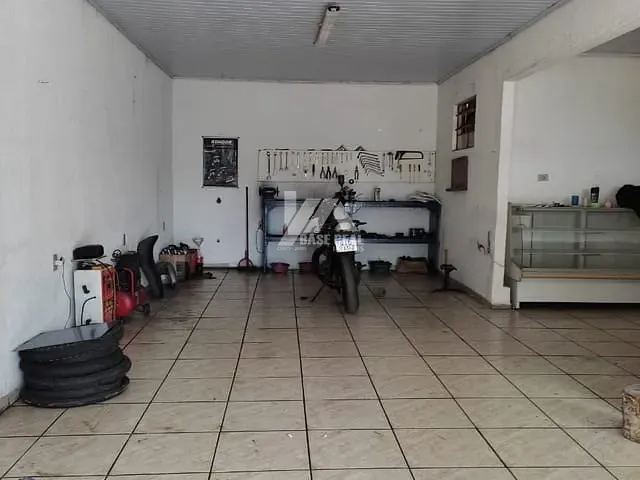 Casa com 355m² 3 quartos e 2 banheiros, à venda, no bairro Dos Estados em Guarapuava