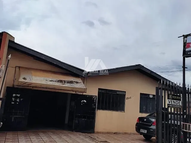 Casa com 355m² 3 quartos e 2 banheiros, à venda, no bairro Dos Estados em Guarapuava
