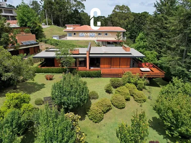 Casa com 11584m² 8 quartos e 11 banheiros, à venda, no bairro Vila Capivari em Campos Do Jordão