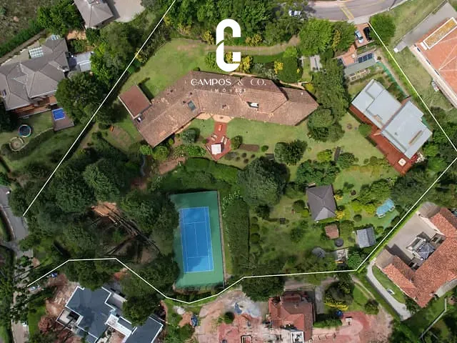 Casa com 11584m² 8 quartos e 11 banheiros, à venda, no bairro Vila Capivari em Campos Do Jordão