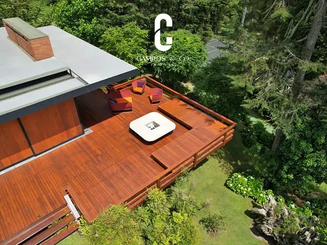 Casa com 11584m² 8 quartos e 11 banheiros, à venda, no bairro Vila Capivari em Campos Do Jordão