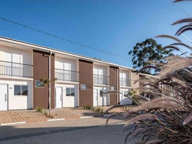 Casa 2 quartos e 1 banheiro, à venda, no bairro Chácara Faggion em Suzano