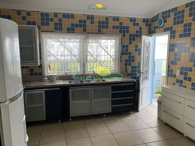Casa com 468m² 3 quartos e 2 banheiros, à venda, no bairro Morro das Pedras em Florianópolis