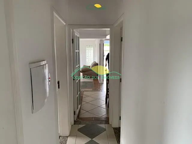 Casa com 468m² 3 quartos e 2 banheiros, à venda, no bairro Morro das Pedras em Florianópolis