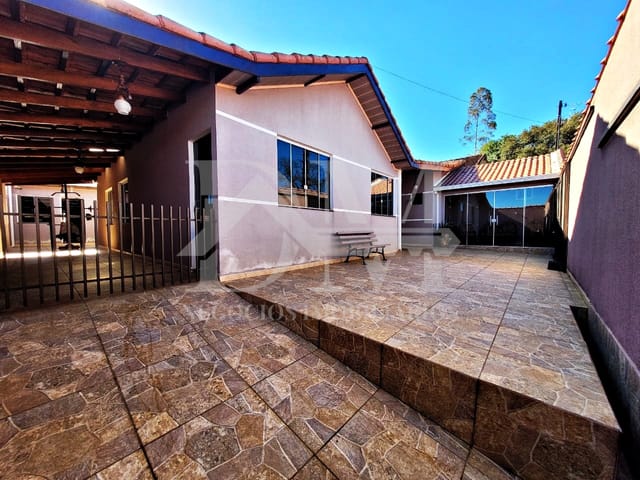 Casa 4 quartos e 2 banheiros, à venda, no bairro Samambaia em Jaguariaíva