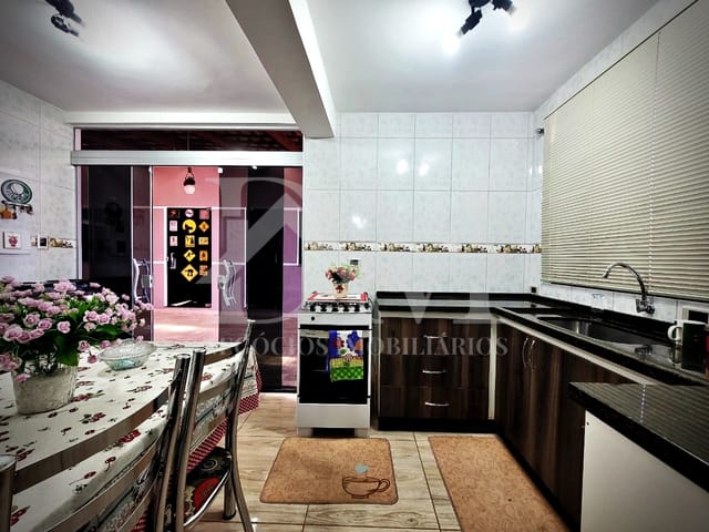 Casa 4 quartos e 2 banheiros, à venda, no bairro Samambaia em Jaguariaíva