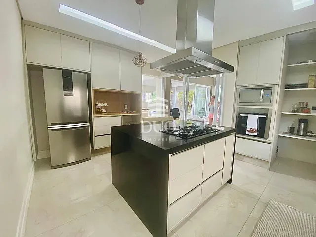 Casa com 450m² 4 quartos e 2 banheiros, à venda, no bairro Parque Nova Jandira em Jandira