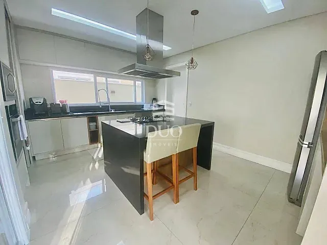 Casa com 450m² 4 quartos e 2 banheiros, à venda, no bairro Parque Nova Jandira em Jandira