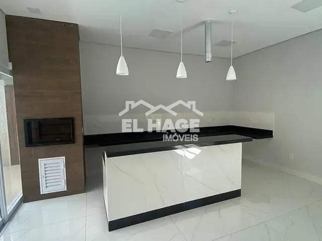 Casa com 502m² 3 quartos e 4 banheiros, à venda, no bairro Parque Universitário em Cuiabá