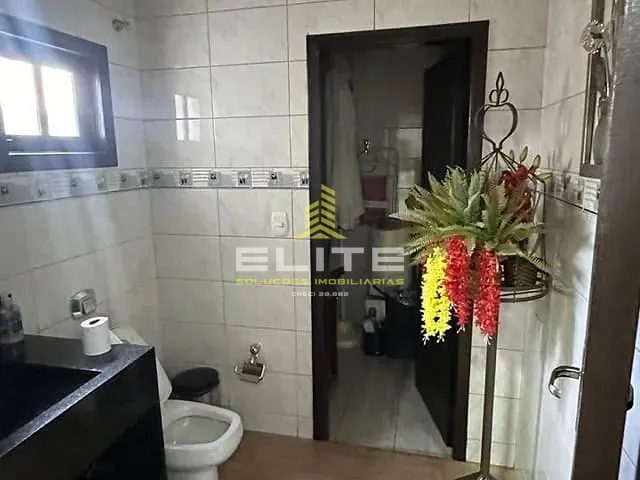 Casa 5 quartos e 3 banheiros, à venda ou para alugar, no bairro Centro-Sul em Sorriso