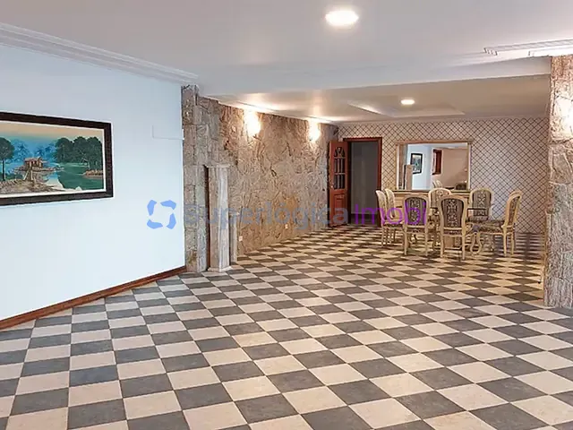 Casa 1 quarto e 1 banheiro, à venda, no bairro Bancários em Londrina