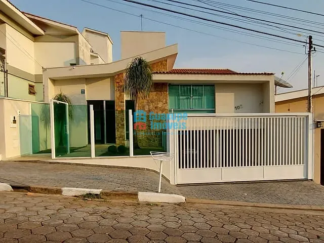 Casa com 680m² 3 quartos e 6 banheiros, à venda, no bairro Nova Guaxupé em GUAXUPÉ