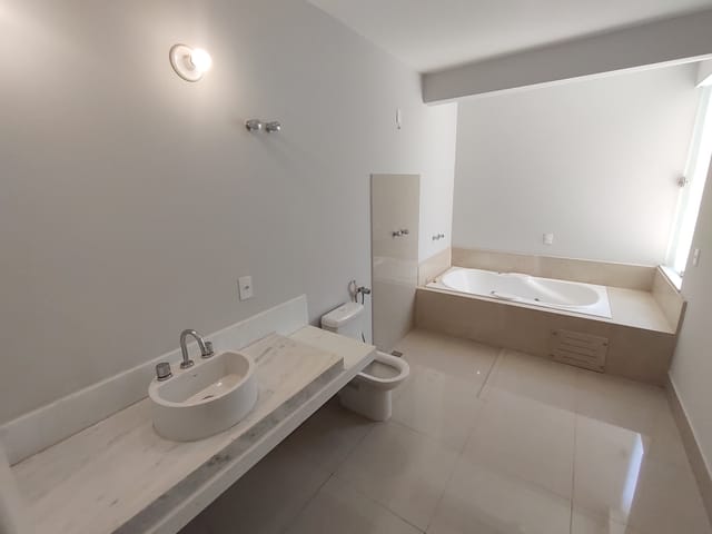 Casa com 377m² 4 quartos e 5 banheiros, à venda, no bairro Vila Santa Maria em Americana