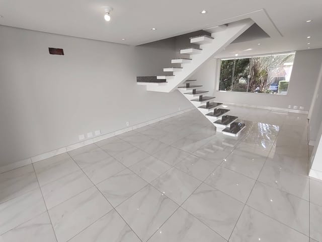 Casa com 377m² 4 quartos e 5 banheiros, à venda, no bairro Vila Santa Maria em Americana