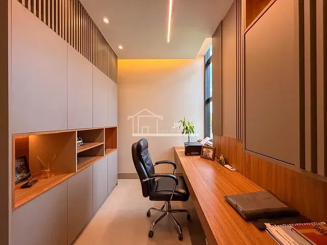Casa com 460m² 3 quartos e 5 banheiros, à venda, no bairro Granja Marileusa em Uberlândia