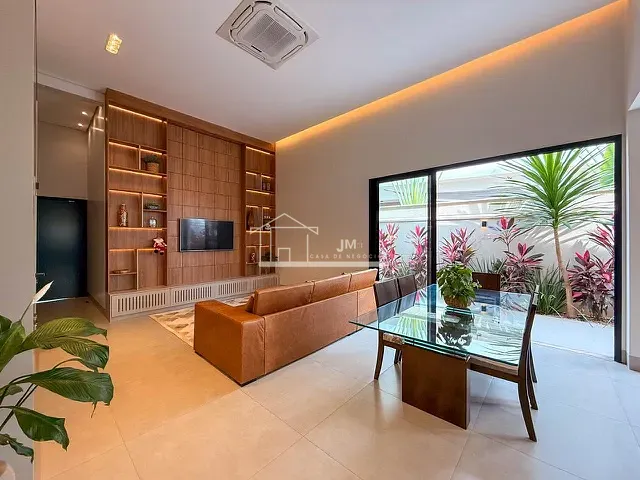 Casa com 460m² 3 quartos e 5 banheiros, à venda, no bairro Granja Marileusa em Uberlândia