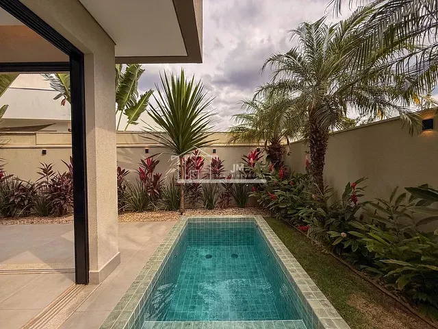 Casa com 460m² 3 quartos e 5 banheiros, à venda, no bairro Granja Marileusa em Uberlândia