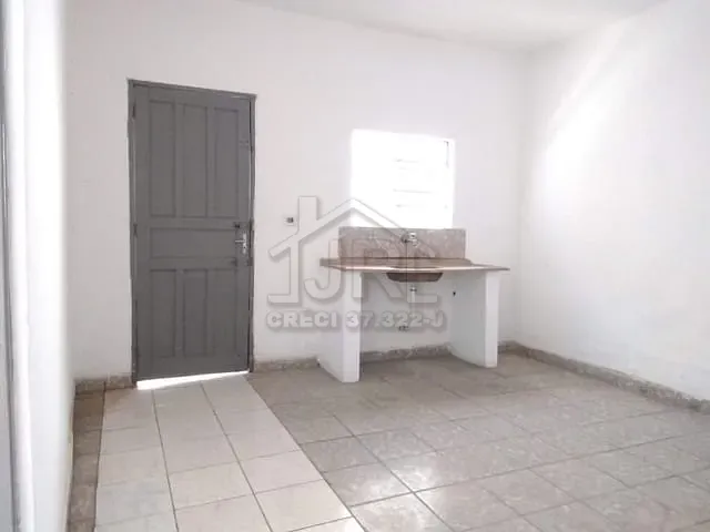 Casa com 28m² 1 quarto e 1 banheiro, para alugar, no bairro Jardim Zaira em Mauá