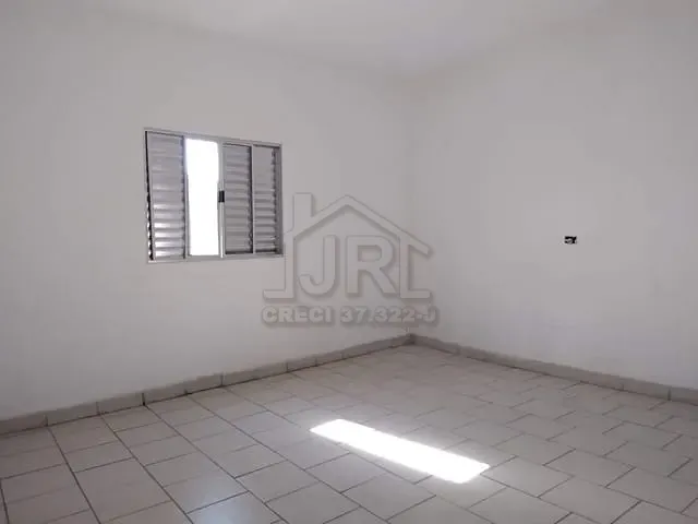 Casa com 28m² 1 quarto e 1 banheiro, para alugar, no bairro Jardim Zaira em Mauá