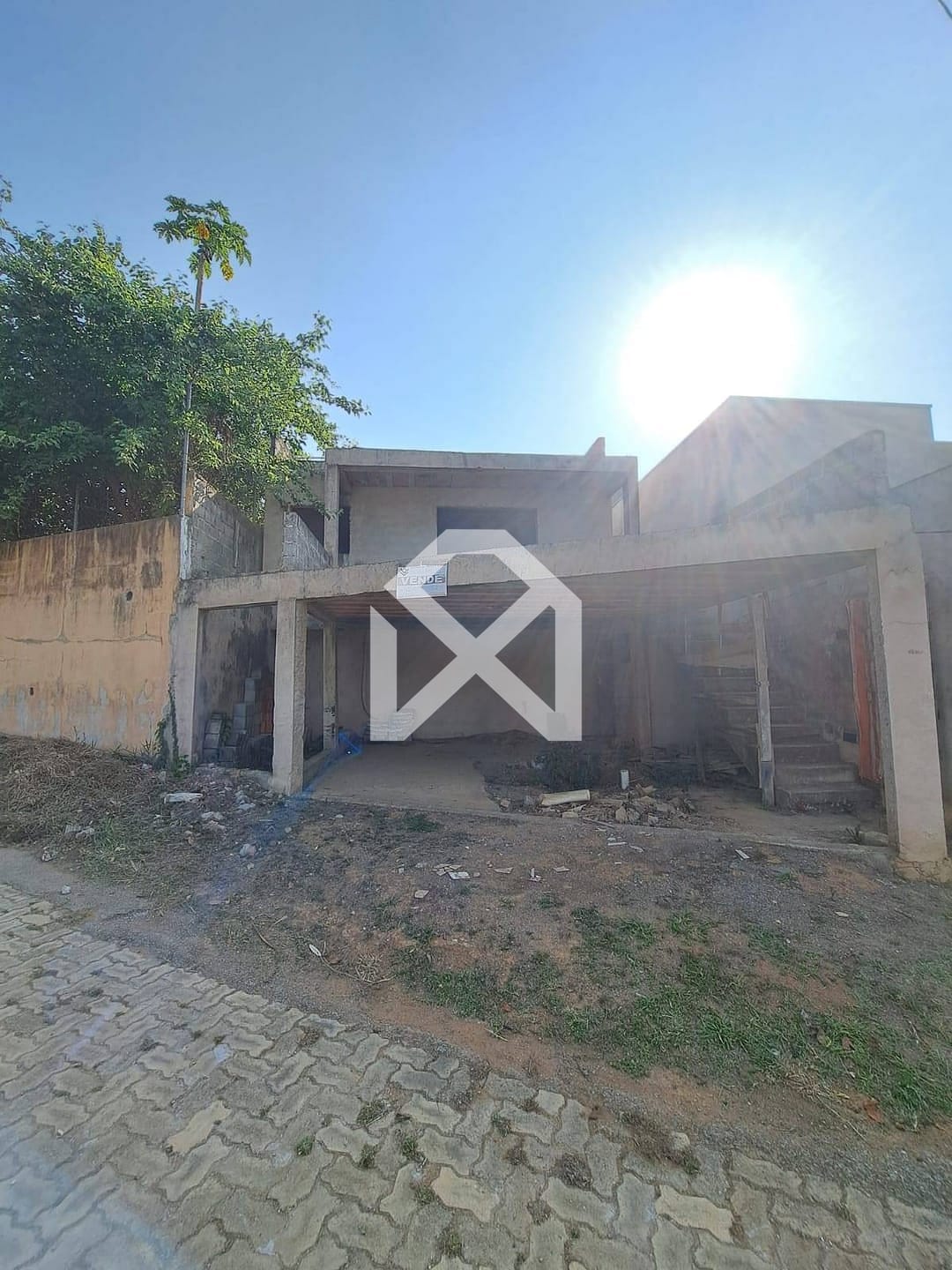 Casa à venda com 3 quartos, 205m² - Foto 2