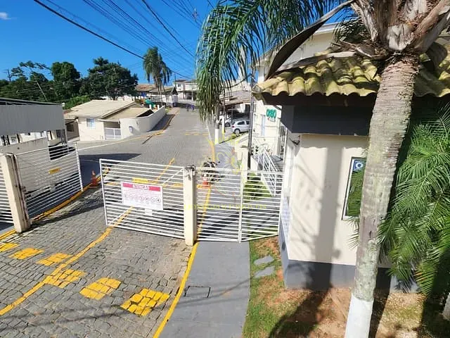 Casa 2 quartos e 1 banheiro, à venda, no bairro Lídia Duarte em Camboriú