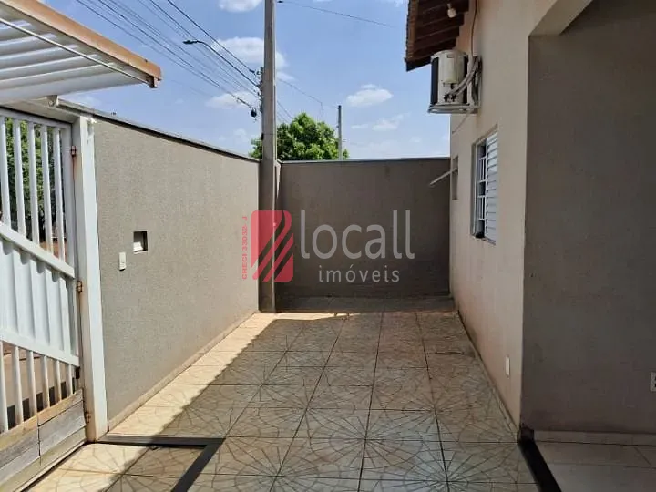 Casa com 3 quartos à venda, 124m² — foto 1 de 9
