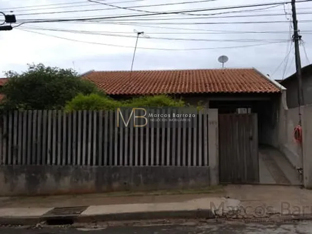 Casa com 200m² 3 quartos e 2 banheiros, à venda, no bairro Conjunto Habitacional Alexandre Urbanas em Londrina