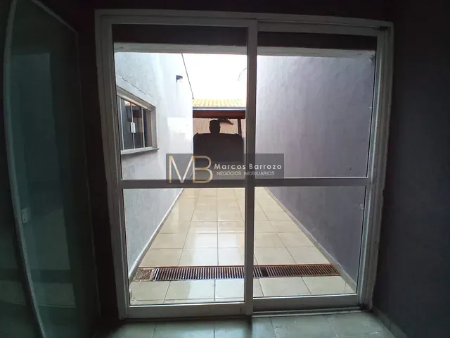 Casa com 200m² 3 quartos e 2 banheiros, à venda, no bairro Conjunto Habitacional Alexandre Urbanas em Londrina