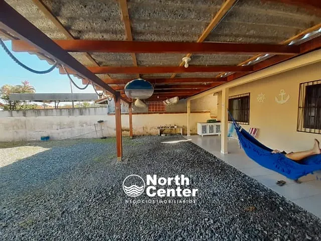Casa com 300m² 4 quartos e 2 banheiros, à venda, no bairro Pinheiros em Balneário Barra do Sul