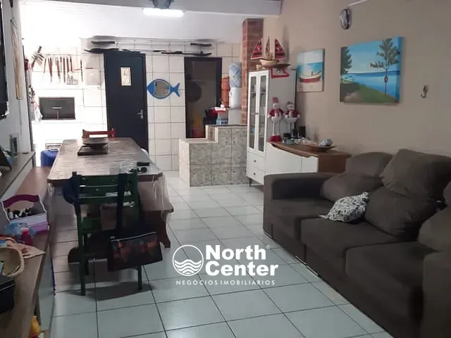 Casa com 300m² 4 quartos e 2 banheiros, à venda, no bairro Pinheiros em Balneário Barra do Sul