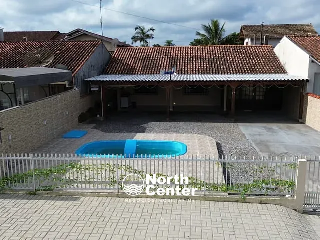 Casa com 300m² 4 quartos e 2 banheiros, à venda, no bairro Pinheiros em Balneário Barra do Sul