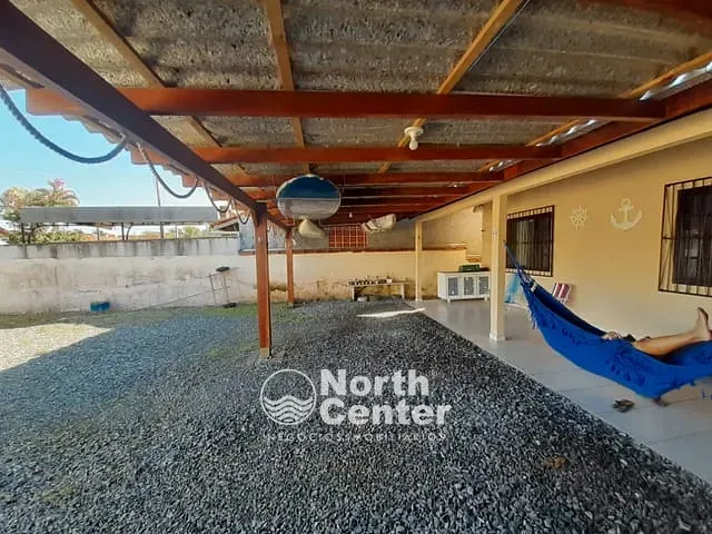 Casa com 300m² 4 quartos e 2 banheiros, à venda, no bairro Pinheiros em Balneário Barra do Sul
