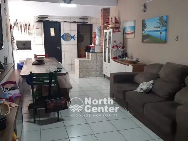 Casa com 300m² 4 quartos e 2 banheiros, à venda, no bairro Pinheiros em Balneário Barra do Sul