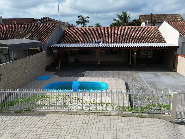Casa com 300m² 4 quartos e 2 banheiros, à venda, no bairro Pinheiros em Balneário Barra do Sul
